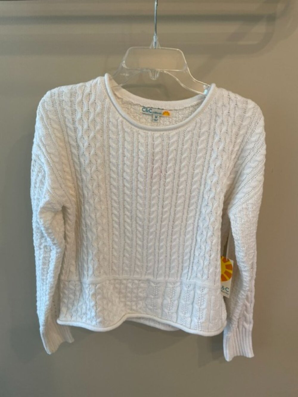 Women's Ivory C&C California lightweight cable sweater in Ivory, size medium.